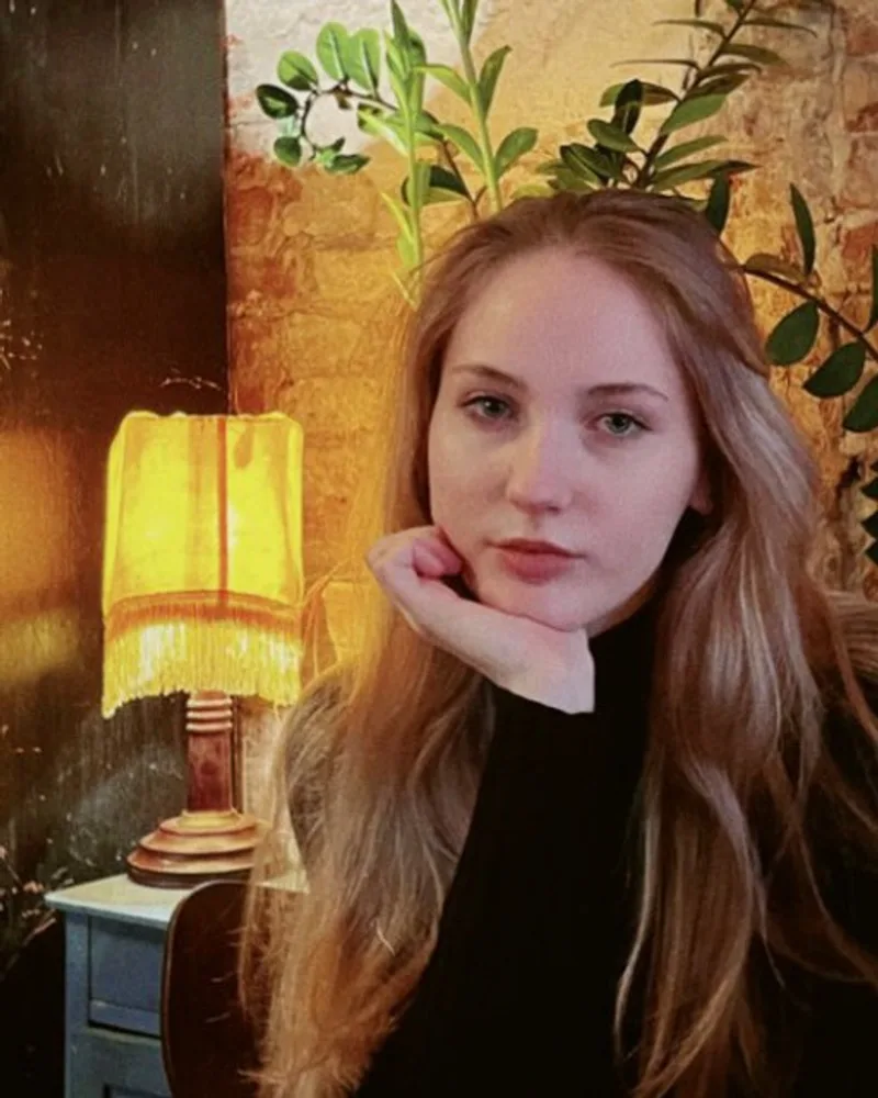 Екатерина — дизайнер, создаёт персональные сказки вручную